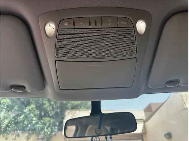 Car image 26