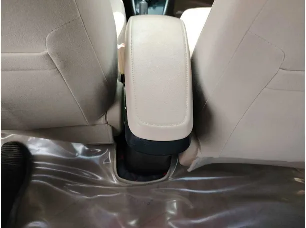 Car image 36