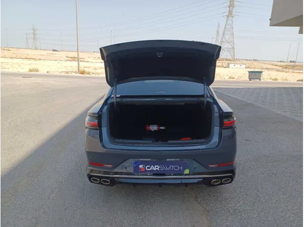 Car image 18