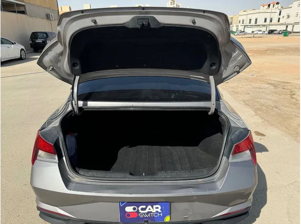 Car image 19