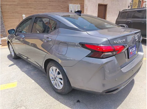 Car image 7