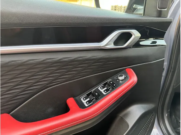 Car image 23