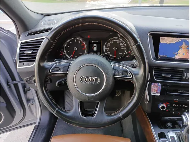 Car image 14