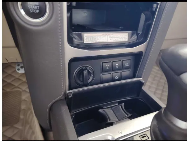 Car image 25