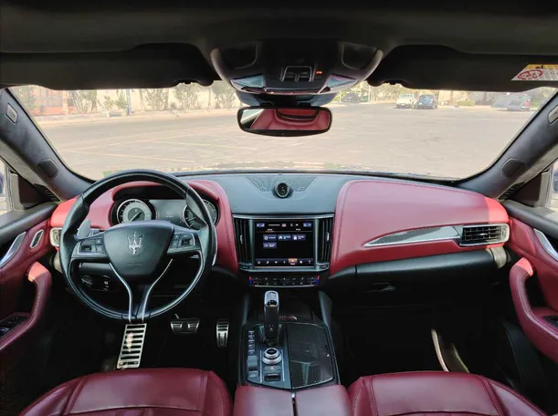 Car image 19