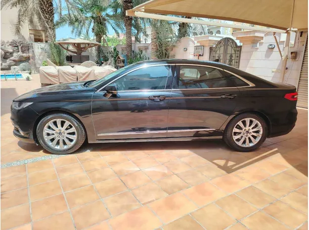 Car image 8