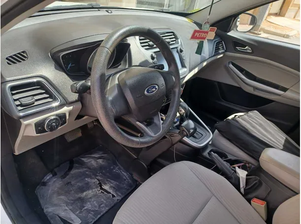 Car image 12