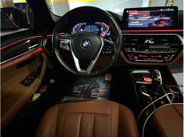 Car image 17