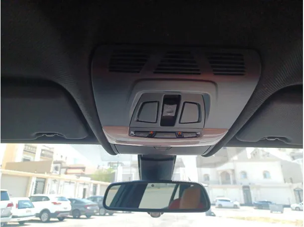 Car image 19