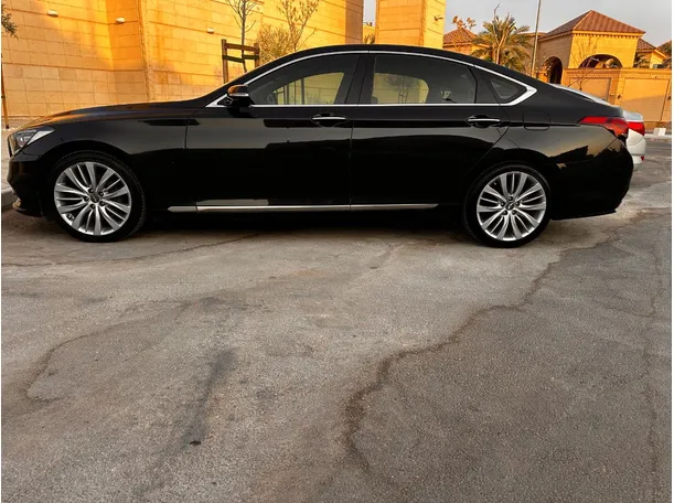 Car image 8