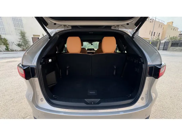 Car image 23