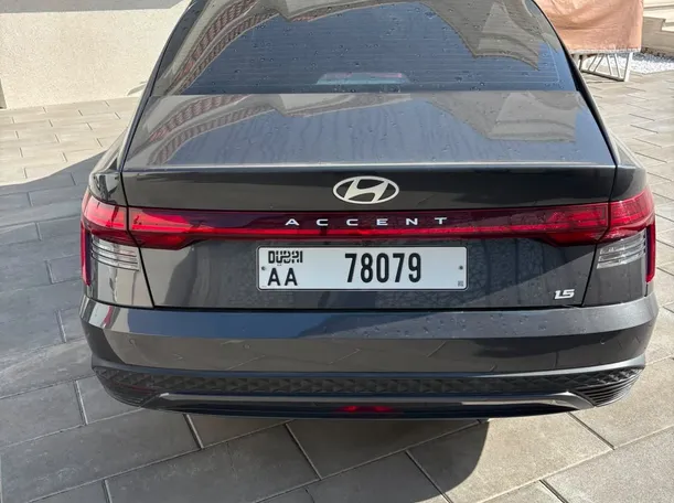 Car image 4
