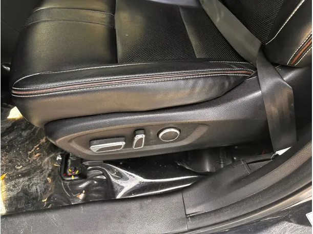 Car image 27