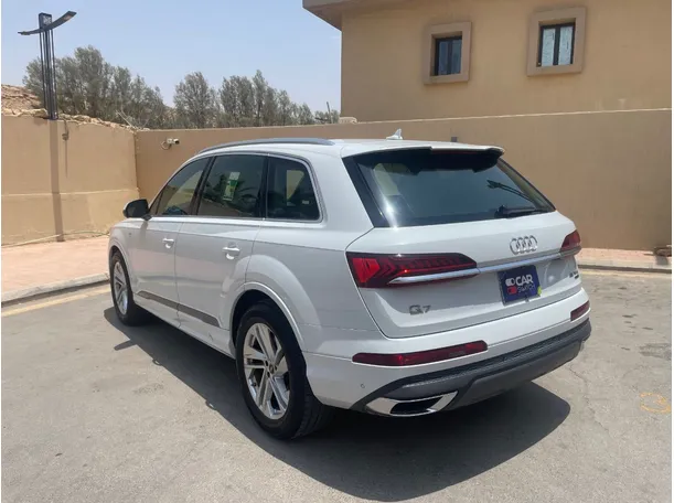Car image 7