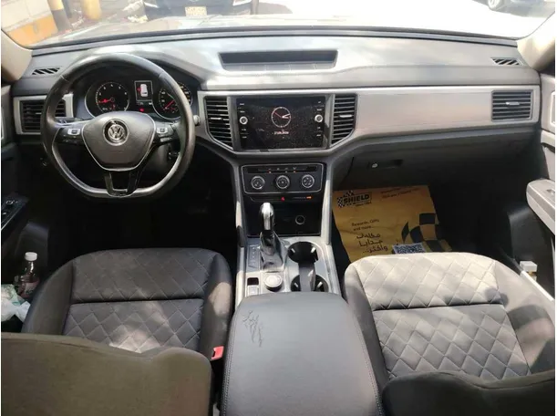 Car image 19