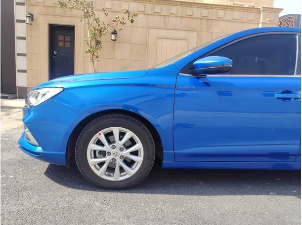 Car image 9