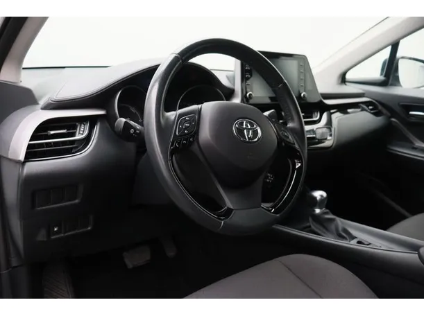 Car image 4