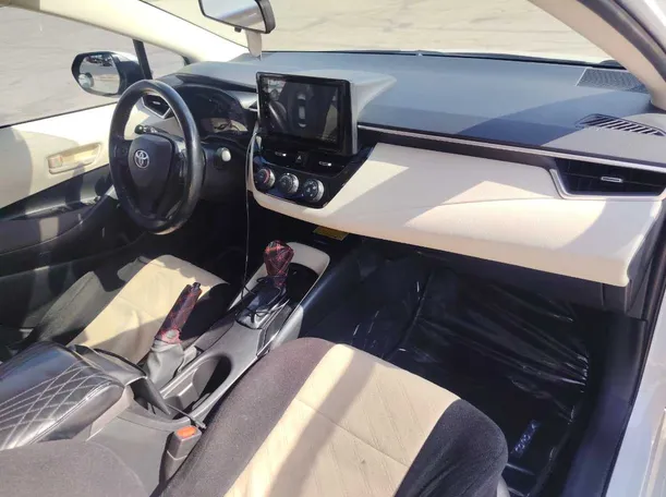 Car image 14