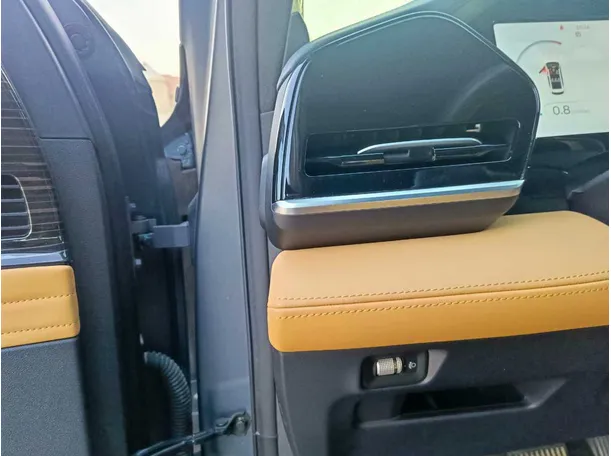 Car image 34