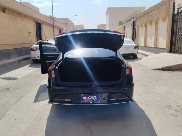 Car image 21