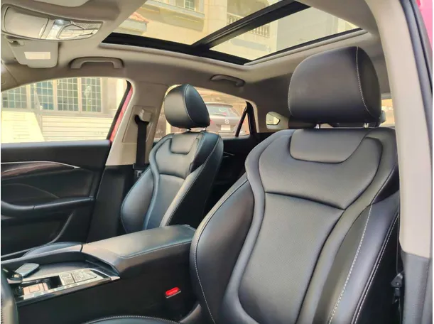 Car image 14