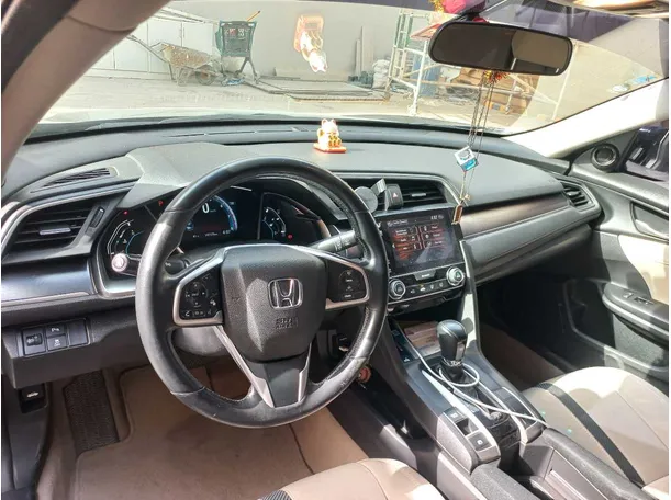 Car image 11