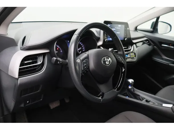 Car image 4