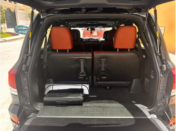 Car image 26