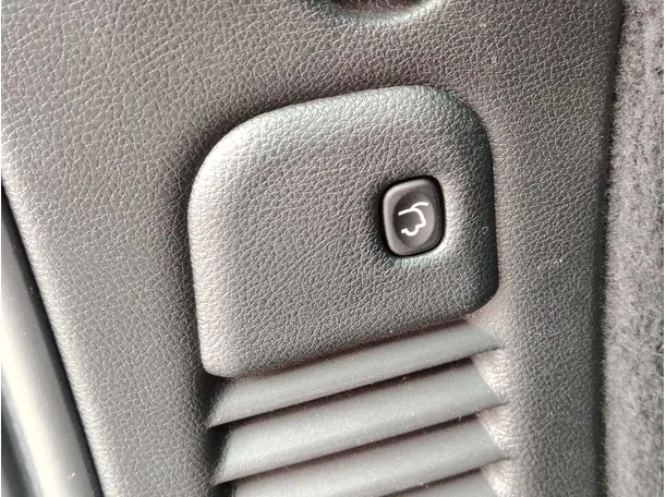 Car image 36