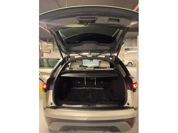 Car image 25