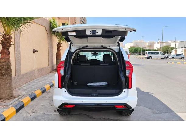 Car image 23