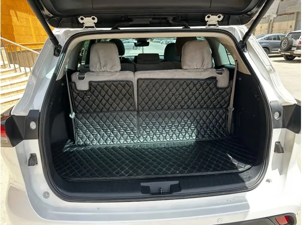 Car image 25