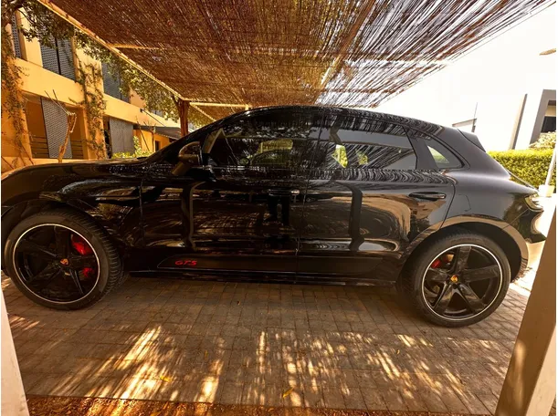 Car image 8