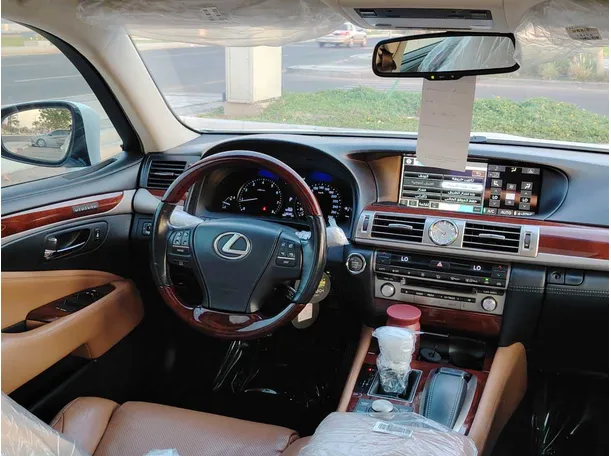 Car image 24