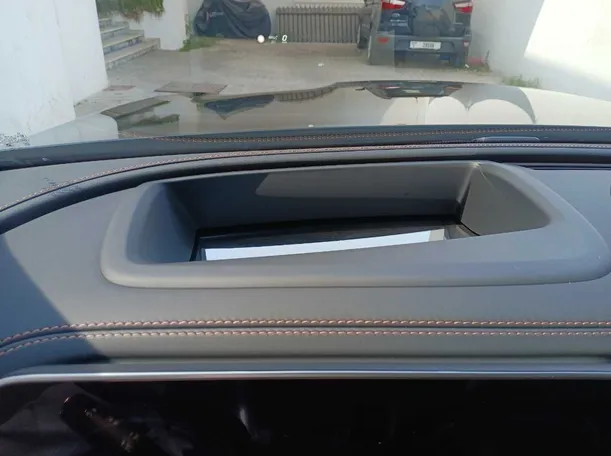 Car image 24