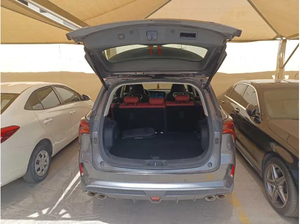 Car image 19