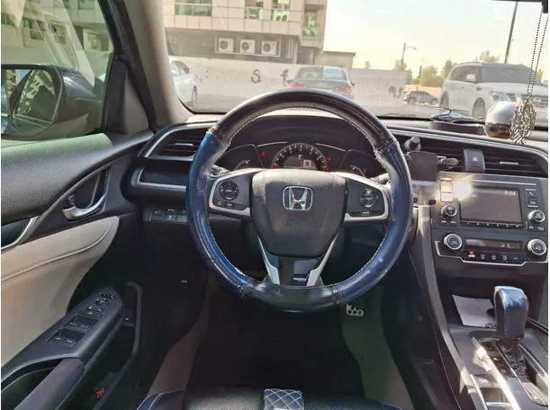 Car image 13