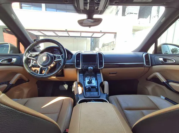 Car image 17