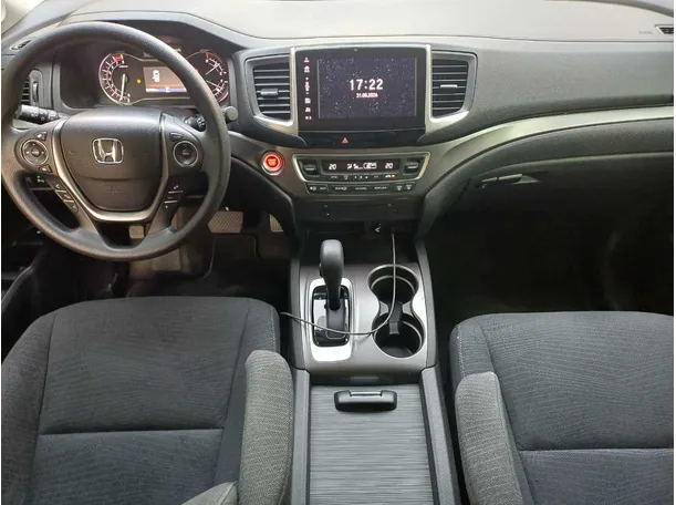 Car image 15