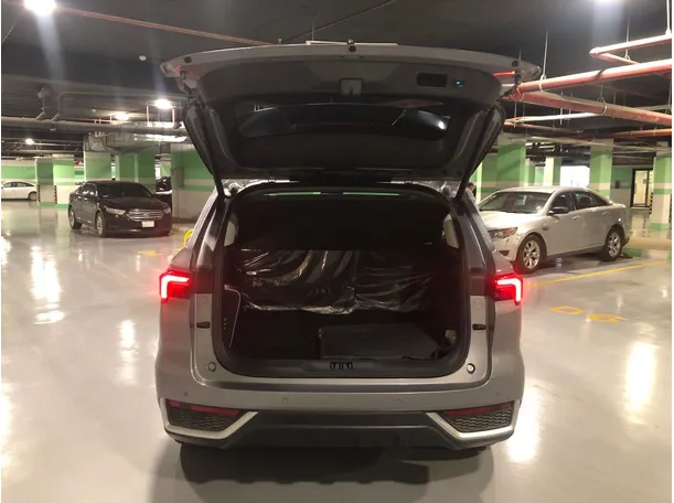 Car image 17