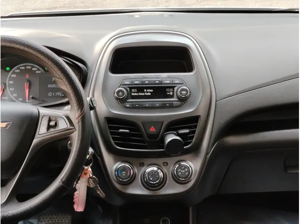 Car image 19