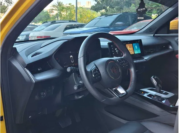 Car image 11