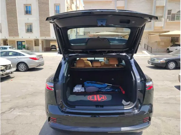 Car image 26