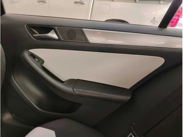 Car image 30
