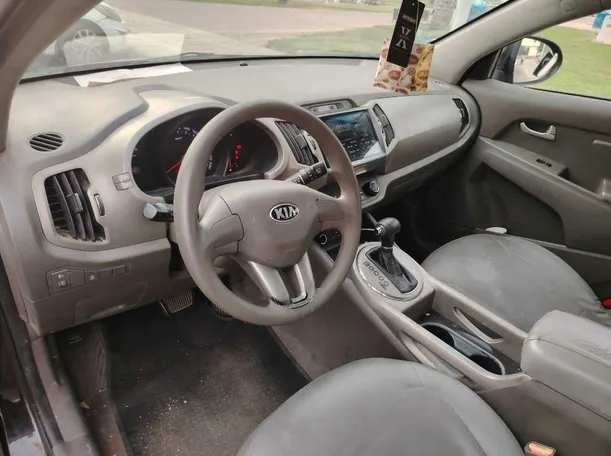 Car image 13
