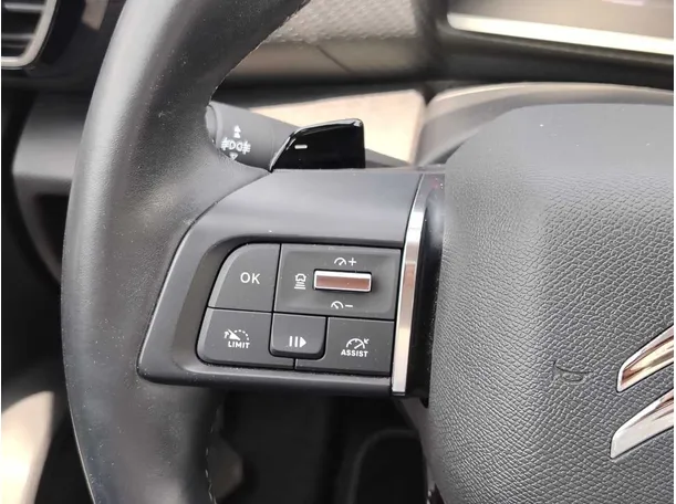 Car image 30
