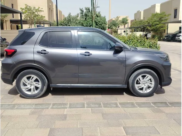Car image 4