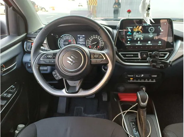 Car image 14