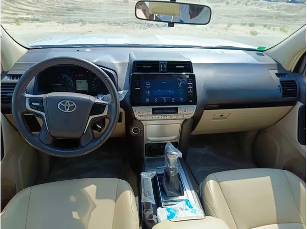Car image 19