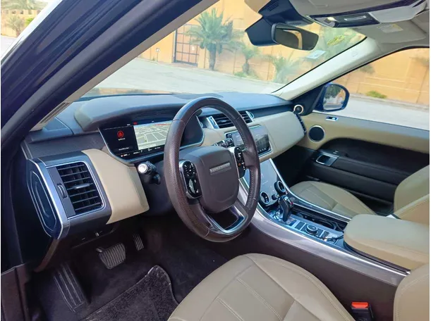 Car image 14